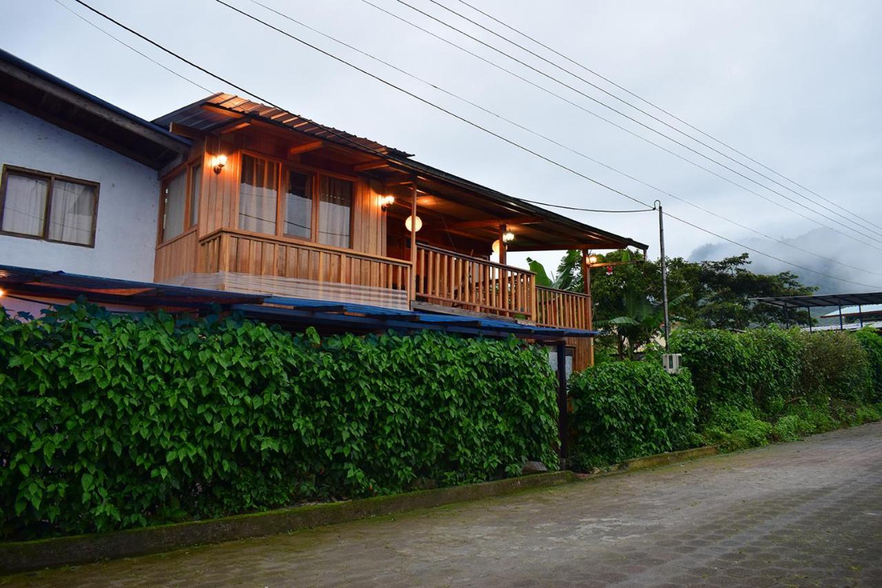 Hostal Los Farolitos Mindo Exterior photo