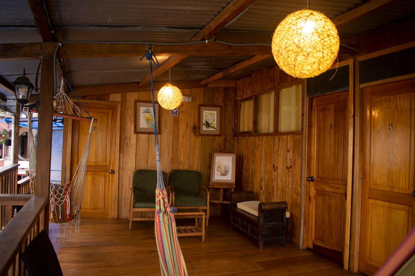 Hostal Los Farolitos Mindo Exterior photo